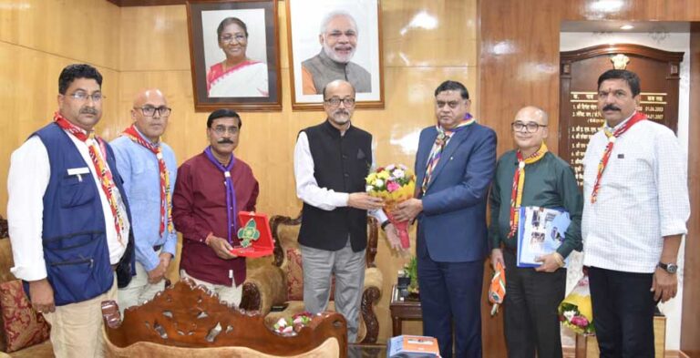 राज्यपाल डेका से भारत स्काउट गाइड के राष्ट्रीय मुख्य आयुक्त ने सौजन्य भेंट की