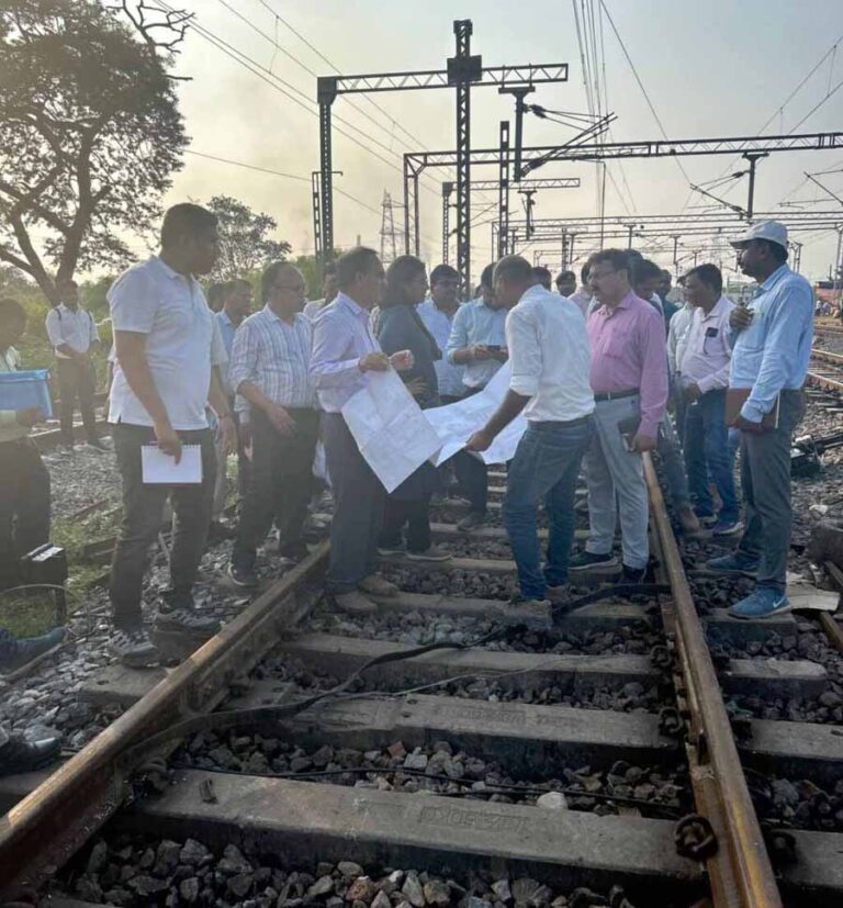 महाप्रबंधक नीनु इटियेरा ने भूपदेवपुर स्टेशन में किए जा रहे यार्ड मॉडिफिकेशन कार्यों का निरीक्षण किया