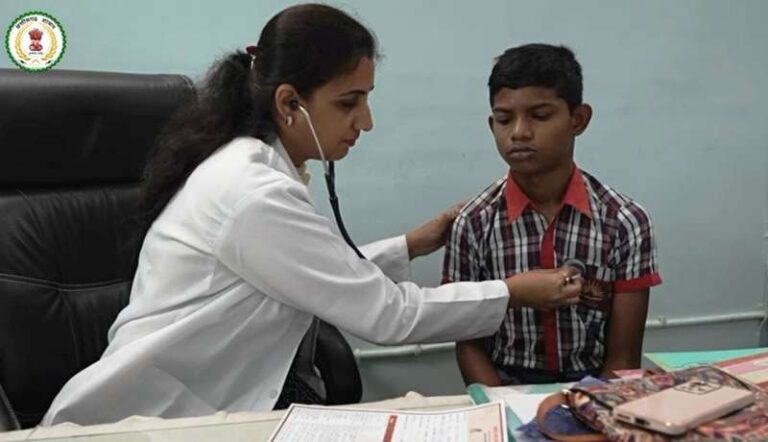 छत्तीसगढ़ में सिकल सेल एनीमिया उन्मूलन के लिए विशेष कैंप लगाकर संभावित लक्षणों के मरीजों का किया जा रहा चिन्हांकन