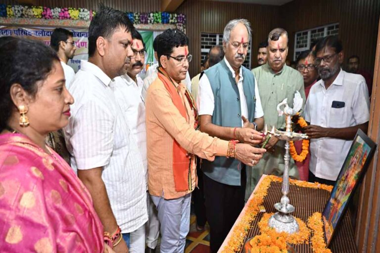 निर्माण कार्याे के साथ सांस्कृतिक विकास भी जरुरी – राजस्व मंत्री वर्मा राजस्व मंत्री टंकराम वर्मा