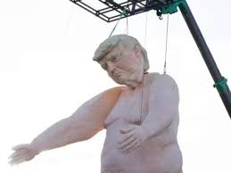 कमला हैरिस की रैली से पहले लास वेगास में लगी डोनाल्ड ट्रंप की नग्न प्रतिमा