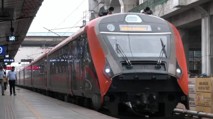 दुर्ग -विशाखपट्टणम वंदे भारत एक्सप्रेस का शुभारंभ कल, 20 से नियमित रुप से दौड़ेगी दुर्ग -विशाखपट्टणम वंदे भारत एक्सप्रेस का शुभारंभ कल, 20 से नियमित रुप से दौड़ेगी