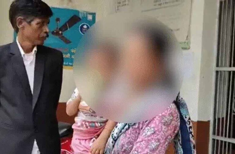 रायगढ़ कलेक्ट्रेट में त्रिपुरा की एक महिला ने लव जिहाद की शिकायत की, पति ने बच्चा होने तक छुपाए रखा धर्म