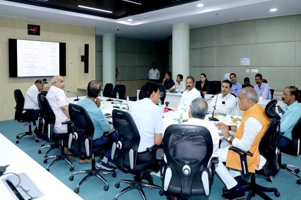 जलवायु परिवर्तन के खतरों को रोकने के लिये क्षतिपूर्ति वनीकरण जरूरी : वन मंत्री रावत