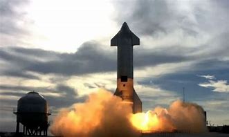 ड्रैगन स्पेसक्राफ्ट की पानी में लैंडिंग, मस्क का मिशन कामयाब