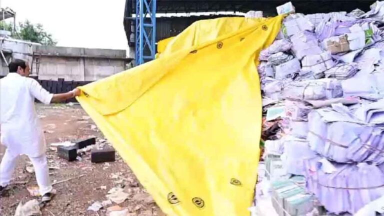 छत्तीसगढ़-रायपुर में पेपर मिल की रद्दी में मिली स्कूली किताबें, जांच टीम गठित छत्तीसगढ़-रायपुर में पेपर मिल की रद्दी में मिली स्कूली किताबें, जांच टीम गठित