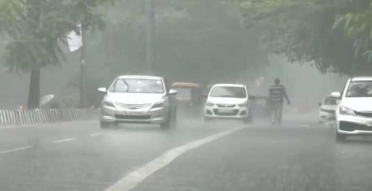 Delhi weather: बारिश से मिलेगी उमस से राहत, रात में हल्की ठंड का अहसास
