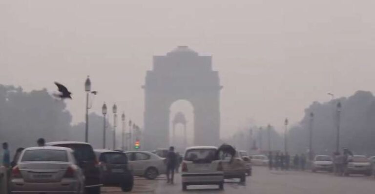 दिल्ली-NCR में सितंबर में ठंड का अहसास, आज भी तेज हवा और भारी बारिश का अलर्ट