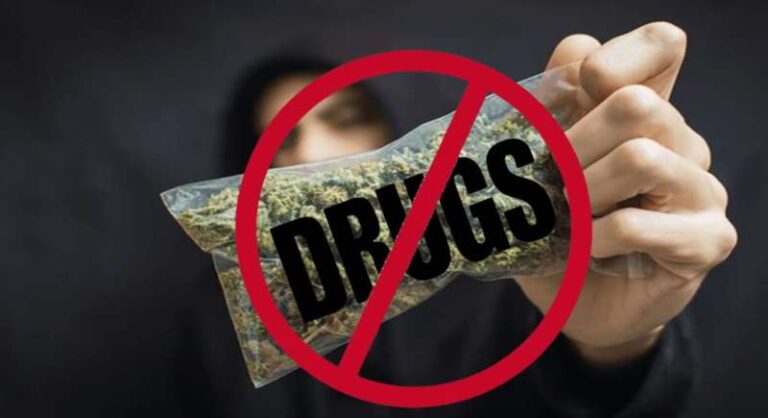 दिल्ली पुलिस ने किया बड़ा पर्दाफाश, सामान्य परिवार के भेष में ड्रग तस्कर