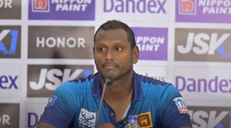 मैच के पहले दिन एंजलो मैथ्यूज का रिटायर्ड हर्ट, श्रीलंकाई टीम को झटका मैच के पहले दिन एंजलो मैथ्यूज का रिटायर्ड हर्ट, श्रीलंकाई टीम को झटका