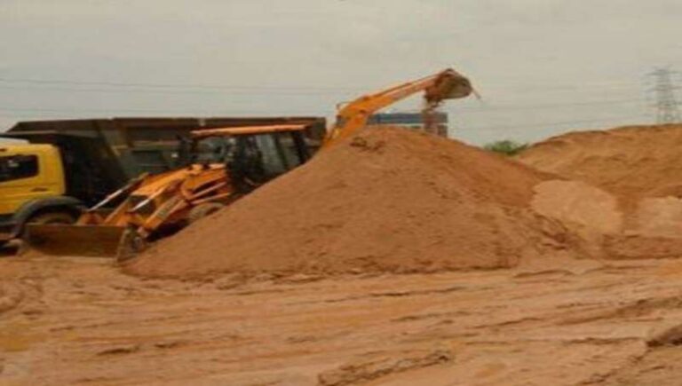 मुफ्त बालू योजना में अनियमितताओं का खुलासा, 2 दस्तावेजों के साथ हो रही धांधली