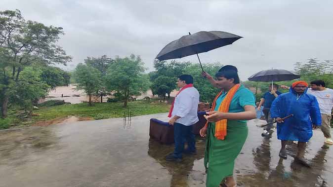 भारी बारिश : विजय शर्मा ने कबीरधाम जिले का किया दौरा भारी बारिश : विजय शर्मा ने कबीरधाम जिले का किया दौरा