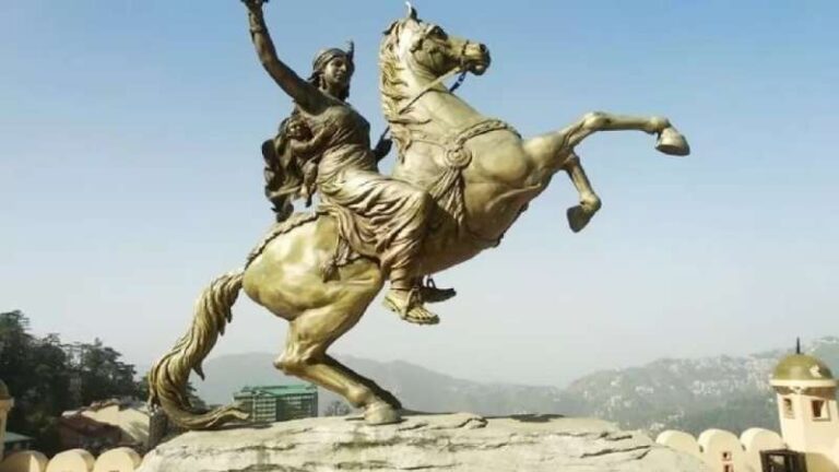 लक्ष्मीबाई की मूर्ति लगाने का मामला पहुंचा कोर्ट, गिरिराज ने उठाए सवाल