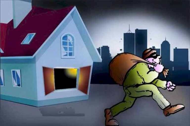 रायपुर में एक अनोखी चोरी, चोरी की रकम से परिवार संग की तीर्थ यात्रा, पुलिस ने गिरफ्तार रायपुर में एक अनोखी चोरी, चोरी की रकम से परिवार संग की तीर्थ यात्रा, पुलिस ने गिरफ्तार