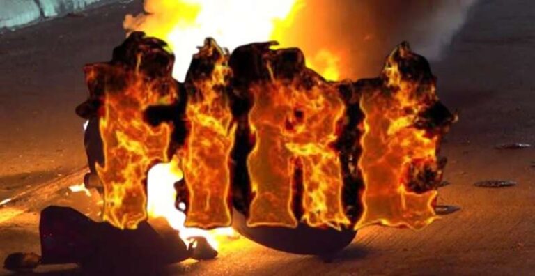 नंबर ब्लॉक करने पर सिरफिरे आशिक ने सात गाड़ियों को किया आग के हवाले