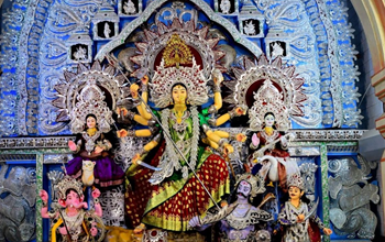 दुर्गा पूजा करना है तो 5 लाख दो, बांग्लादेश में हिंदुओं को मिल रहीं धमकियां; मूर्तियां तोड़ी…