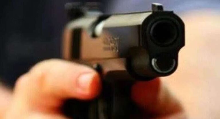 9वीं की छात्रा बैग में पिस्टल लेकर पहुंची स्कूल, कैंपस में मचा हड़कंप 9वीं की छात्रा बैग में पिस्टल लेकर पहुंची स्कूल, कैंपस में मचा हड़कंप