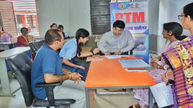 जिले के स्कूलों में मेगा पालक – शिक्षक सम्मलेन का हुआ आयोजन जिले के स्कूलों में मेगा पालक – शिक्षक सम्मलेन का हुआ आयोजन