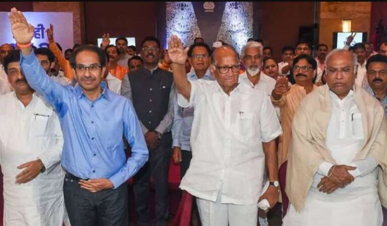 एमवीए में सीट शेयरिंग को लेकर नहीं थम रहा घमासान, हो सकते हैं अलग-अलग रास्ते एमवीए में सीट शेयरिंग को लेकर नहीं थम रहा घमासान, हो सकते हैं अलग-अलग रास्ते