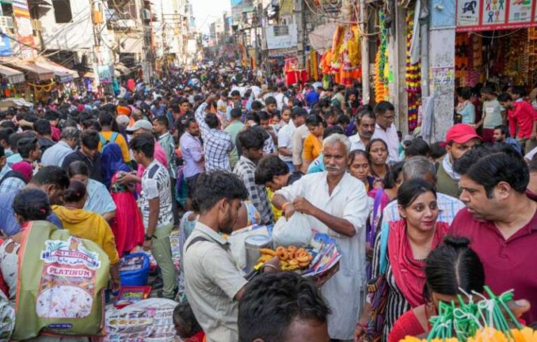 सदर बाजार में दिवाली की खरीदारी पर मारामारी