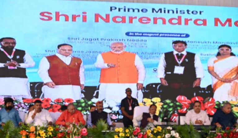 लोग जितना ज्यादा स्वस्थ रहेंगे, देश की प्रगति उतनी ही तेजी से होगी : प्रधानमंत्री नरेन्द्र मोदी लोग जितना ज्यादा स्वस्थ रहेंगे, देश की प्रगति उतनी ही तेजी से होगी : प्रधानमंत्री नरेन्द्र मोदी