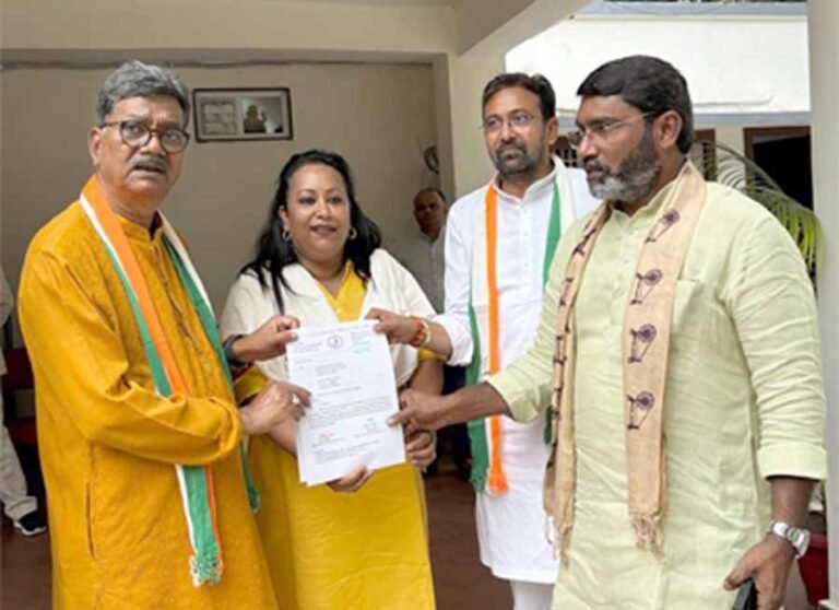 जोगी की पार्टी ने दिया कांग्रेस प्रत्याशी आकाश शर्मा को समर्थन जोगी की पार्टी ने दिया कांग्रेस प्रत्याशी आकाश शर्मा को समर्थन