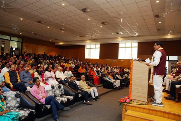 अहिल्या माता ने सनातन संस्कृति की ध्वजा लहराई : मुख्यमंत्री डॉ. यादव अहिल्या माता ने सनातन संस्कृति की ध्वजा लहराई : मुख्यमंत्री डॉ. यादव