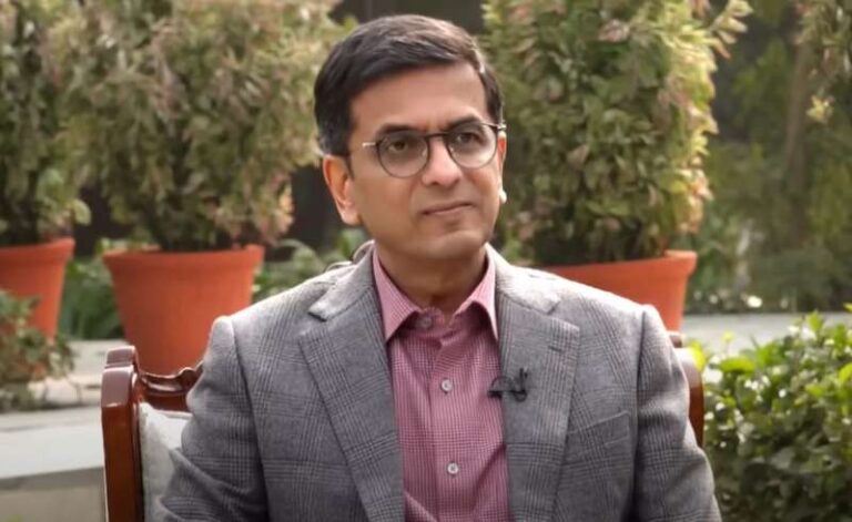 CJI चंद्रचूड़ ने मॉर्निंग वॉक बंद करने का लिया फैसला, दिल्ली में बढ़ते प्रदूषण पर जताई चिंता CJI चंद्रचूड़ ने मॉर्निंग वॉक बंद करने का लिया फैसला, दिल्ली में बढ़ते प्रदूषण पर जताई चिंता