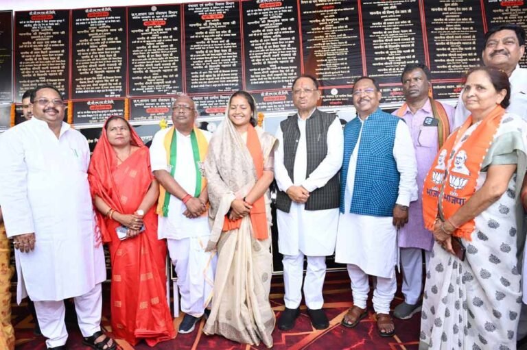 मुख्यमंत्री विष्णु देव साय ने सूरजपुर जिले को दी करोड़ों की सौगात मुख्यमंत्री विष्णु देव साय ने सूरजपुर जिले को दी करोड़ों की सौगात