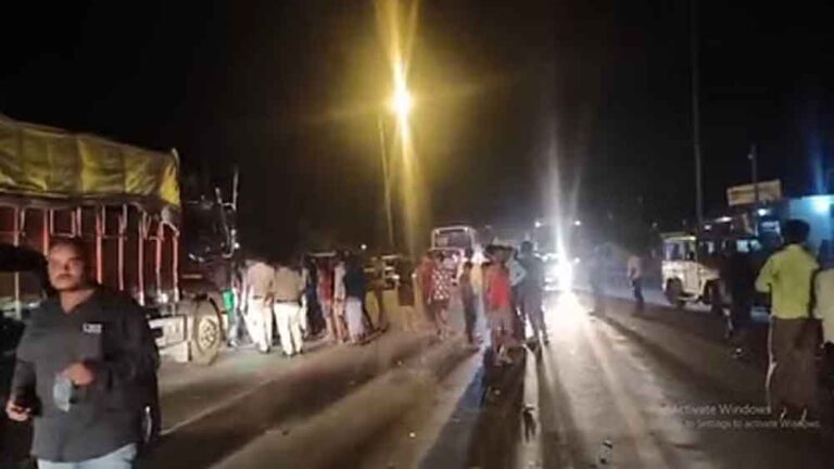 छत्तीसगढ़-कवर्धा में पुलिस व एंबुलेंस न पहुंचने से तड़पता रहा घायल, नाराज लोगों ने हाईवे पर किया चक्काजाम