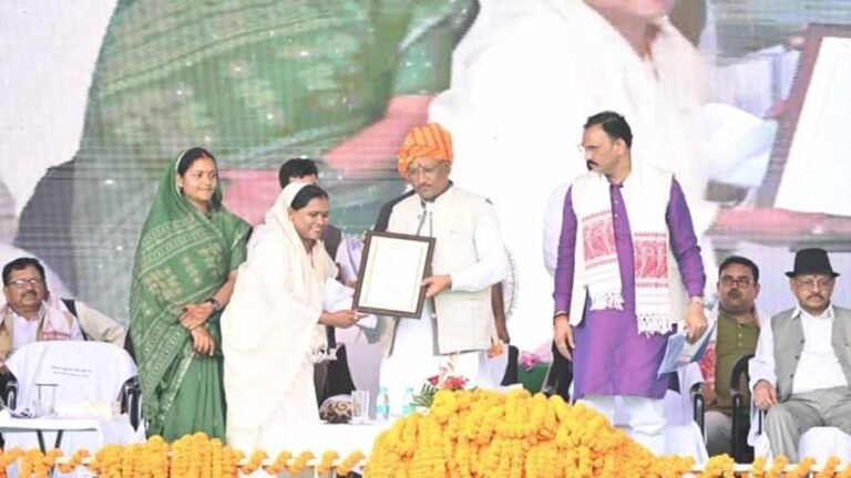 मुख्यमंत्री साय बोले- आदिवासी समाज का बेटा इसलिए हर सुख-दुख में साथ हूं मुख्यमंत्री साय बोले- आदिवासी समाज का बेटा इसलिए हर सुख-दुख में साथ हूं