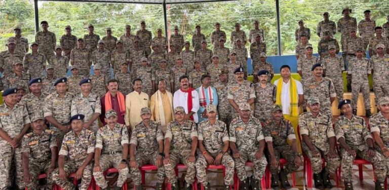 माओवादियों से लोहा लेने वाले जांबाज जवानों से हुए रूबरू उपमुख्यमंत्री श्री विजय शर्मा