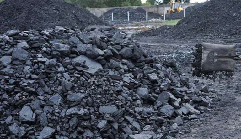 दो दर्जन चोर कोयला खदान में फंसे, CISF और पुलिस की घेराबंदी