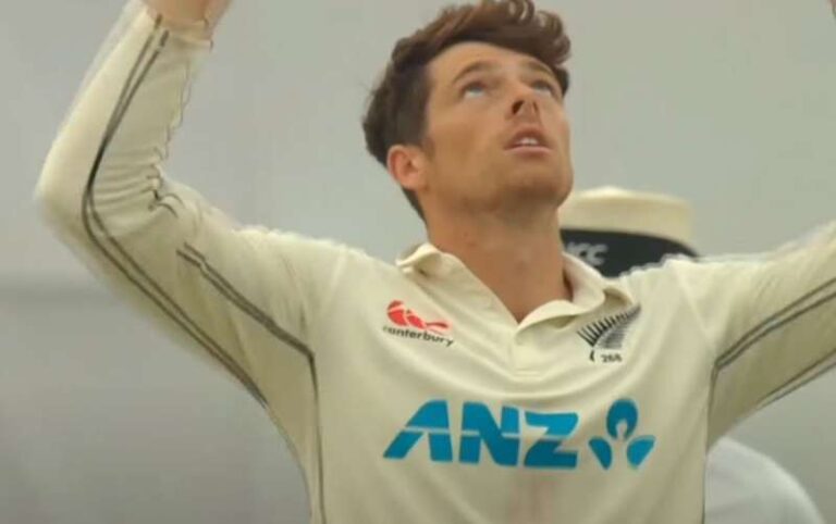 मिचेल सेंटनर की घातक गेंदबाजी, 53 रन 7 विकेट लेकर भारत को 156 पर सिमटा