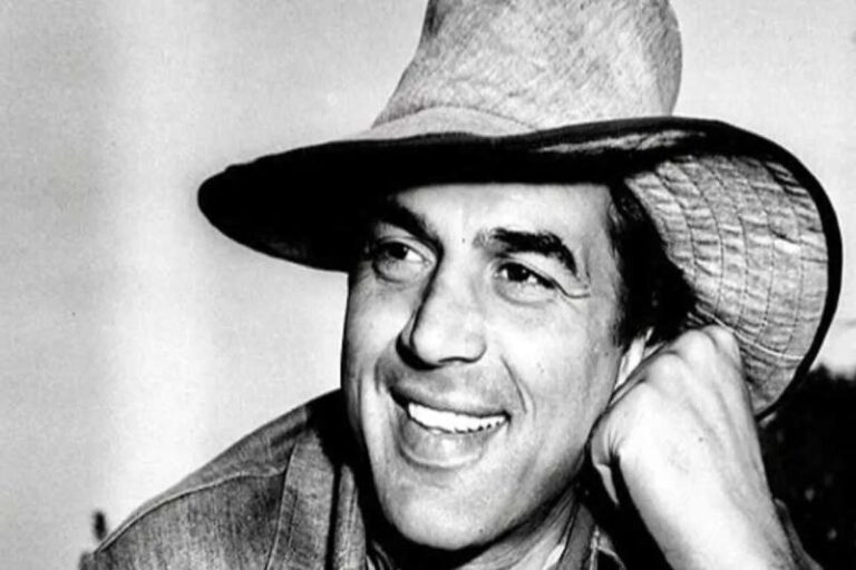 धर्मेंद्र का 64 साल का करियर: मात्र एक डायरेक्टर के साथ किया काम