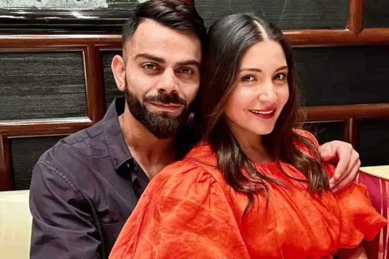 न्यूजीलैंड से हार के बाद विराट कोहली पहुंचे कीर्तन में: अनुष्का ने बांधा समां