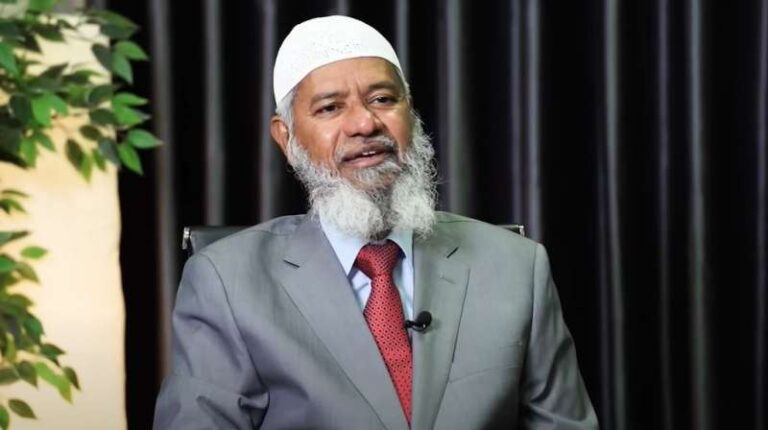 सोशल मीडिया पर वायरल हुआ जाकिर नाइक का वीडियो: पीआईए का उड़ाया मजाक, मांगी माफी सोशल मीडिया पर वायरल हुआ जाकिर नाइक का वीडियो: पीआईए का उड़ाया मजाक, मांगी माफी