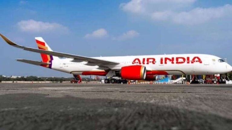 एयर इंडिया सहित 30 फ्लाइट्स को फिर मिली बम से उड़ाने की धमकी एयर इंडिया सहित 30 फ्लाइट्स को फिर मिली बम से उड़ाने की धमकी