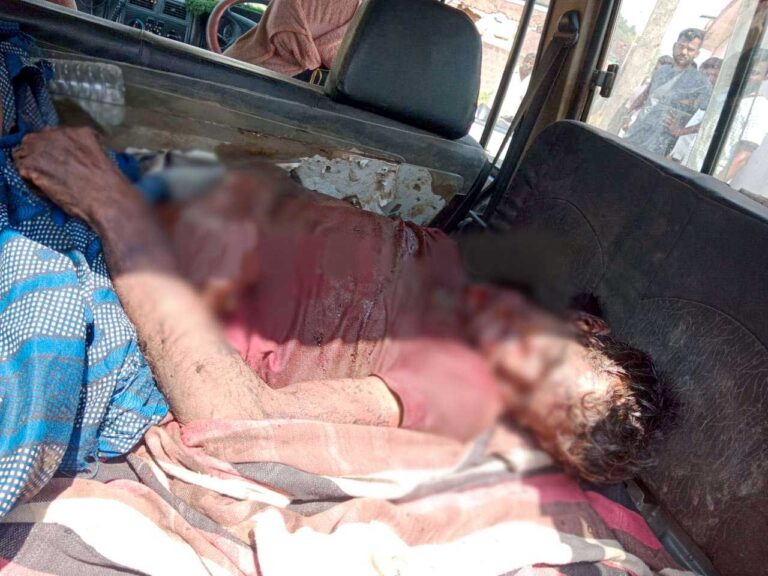 55 साल के बुजुर्ग ने देवता को दी अपनी बलि, धारदार कैंची से काटा खुद का गला 55 साल के बुजुर्ग ने देवता को दी अपनी बलि, धारदार कैंची से काटा खुद का गला