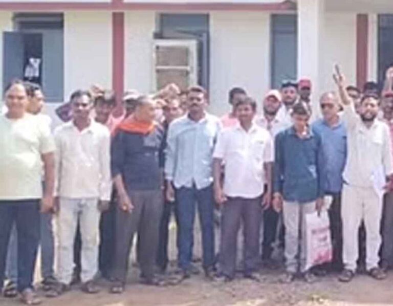 छत्तीसगढ़-धमतरी में मानदेय नहीं मिलने पर भड़के सफाई कर्मचारी संघ, सामूहिक आत्मदाह करने की दी चेतावनी छत्तीसगढ़-धमतरी में मानदेय नहीं मिलने पर भड़के सफाई कर्मचारी संघ, सामूहिक आत्मदाह करने की दी चेतावनी