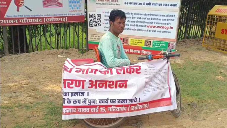 दिव्यांग कलेक्टोरेट परिसर के बाहर बैठा आमरण अनशन पर, मांगे पूरी नहीं होने पर इच्छामृत्यु की मांग दिव्यांग कलेक्टोरेट परिसर के बाहर बैठा आमरण अनशन पर, मांगे पूरी नहीं होने पर इच्छामृत्यु की मांग