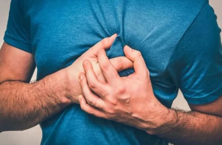 प्रेमिका ने कलाई काटी, वीडियो बनाकर प्रेमी को भेजा; खून देख लड़के की हार्ट अटैक से गई जान