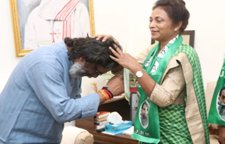 2014 में हेमंत सोरेन को हराने वाली लुईस मरांडी जामा सीट से बनीं झामुमो प्रत्याशी 2014 में हेमंत सोरेन को हराने वाली लुईस मरांडी जामा सीट से बनीं झामुमो प्रत्याशी