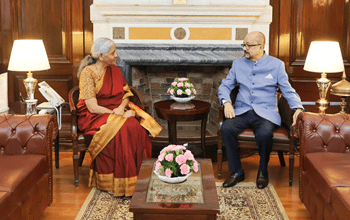 राज्यपाल श्री रमेन डेका ने केंद्रीय वित्त मंत्री श्रीमती निर्मला सीतारमण से मुलाकात कर छत्तीसगढ़ की सृदृढ़ अर्थव्यवस्था के लिए निवेशक सम्मेलन आयोजन का प्रस्ताव रखा…