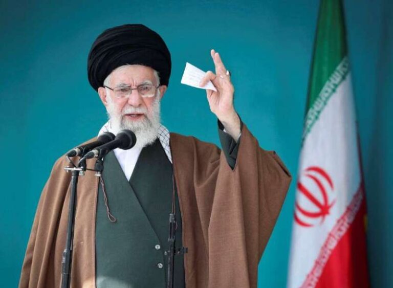 ईरान के सुप्रीम लीडर खामेनेई ने इजराइल से बदला लेने की दी धमकी ईरान के सुप्रीम लीडर खामेनेई ने इजराइल से बदला लेने की दी धमकी