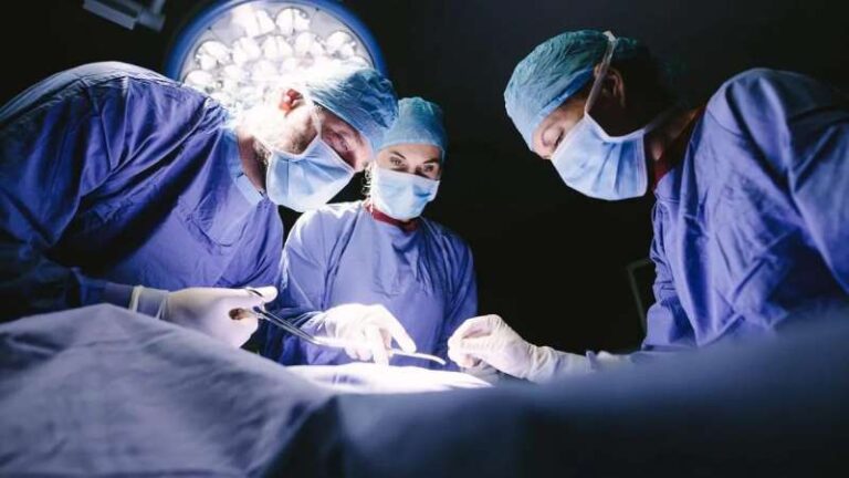 ब्रेन डेड घोषित किया गया व्यक्ति दिल निकालने के दौरान जी उठा ब्रेन डेड घोषित किया गया व्यक्ति दिल निकालने के दौरान जी उठा