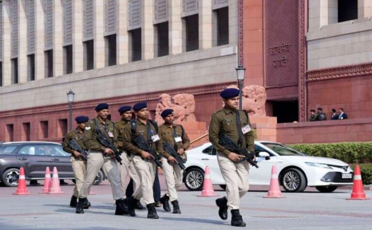 दिल्ली की सुरक्षा में तैनात होंगे दर्जनों पुलिस के जवान दिल्ली की सुरक्षा में तैनात होंगे दर्जनों पुलिस के जवान