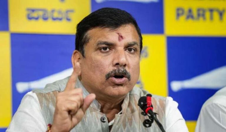 फ्लाइट को मिल रहीं बम की धमकियों पर बोले संजय सिंह फ्लाइट को मिल रहीं बम की धमकियों पर बोले संजय सिंह