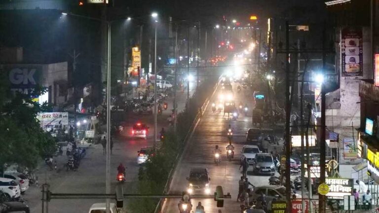 नवरात्र के दौरान जाम की स्थिति से निपटने और लोगों की सुरक्षा के लिए 500 पुलिस जवान देंगे पहरा नवरात्र के दौरान जाम की स्थिति से निपटने और लोगों की सुरक्षा के लिए 500 पुलिस जवान देंगे पहरा