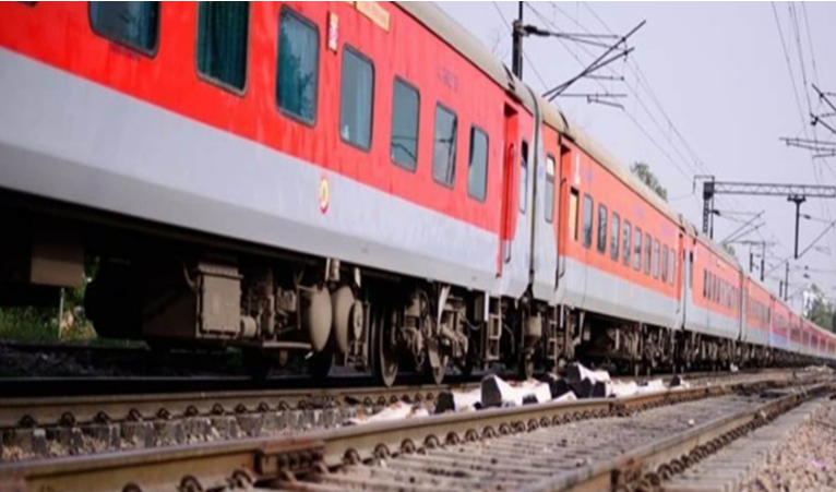 टाटानगर-लखनऊ स्पेशल ट्रेन की सेवा शुरू, बिहार के दो बड़े स्टेशनों पर होगा ठहराव टाटानगर-लखनऊ स्पेशल ट्रेन की सेवा शुरू, बिहार के दो बड़े स्टेशनों पर होगा ठहराव